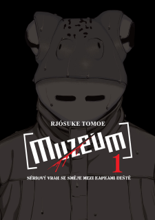 MUZEUM 1 - SÉRIOVÝ VRAH SE SMĚJE MEZI KAPKAMI DEŠTĚ