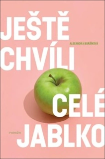 JEŠTĚ CHVÍLI CELÉ JABLKO